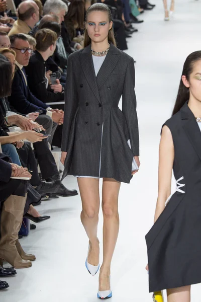 Look 24